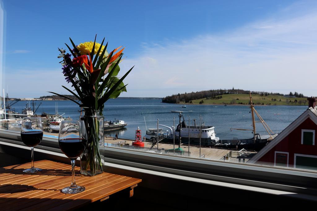 Rum Runner Inn Lunenburg Oda fotoğraf